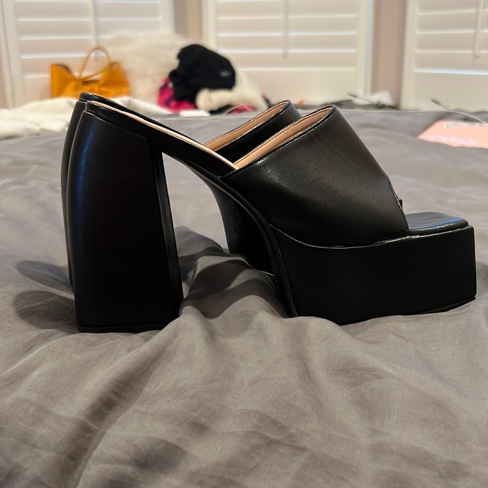 Never worn black heels!!